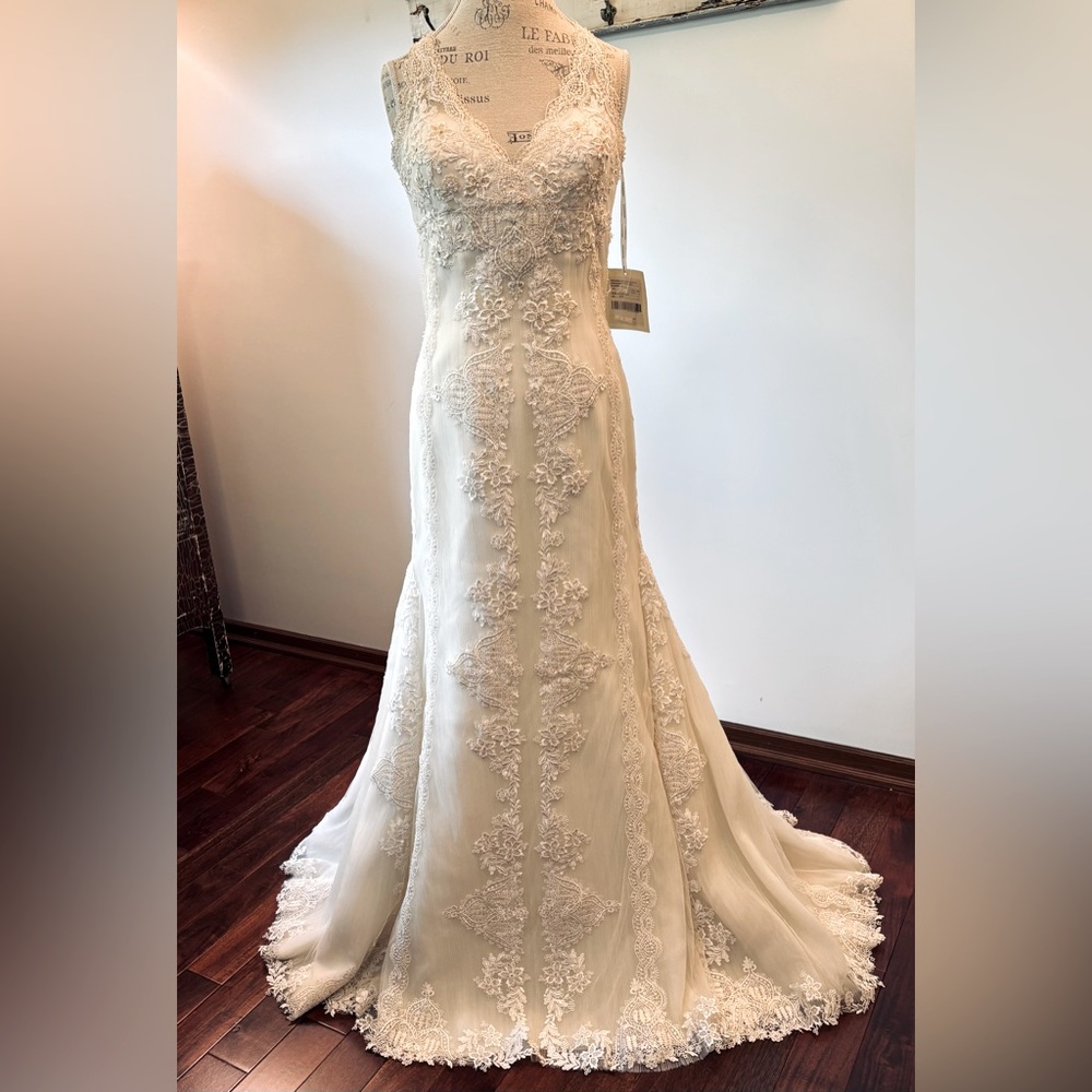 Pronovias Barcelona Huella Vintage Inspired Lace Wedding Gown - Picture 2 of 15